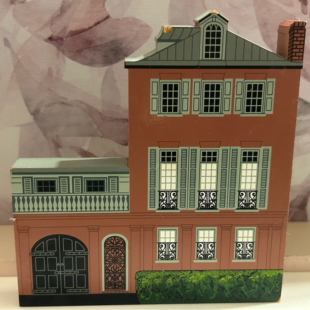 89 Rainbow Row Shelia’s collectibles house